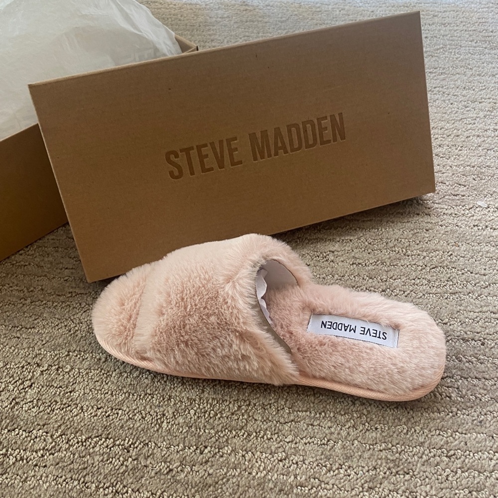 NWT Steve Madden fuzzy blush pink slippers sz 7 - Picture 2 of 3